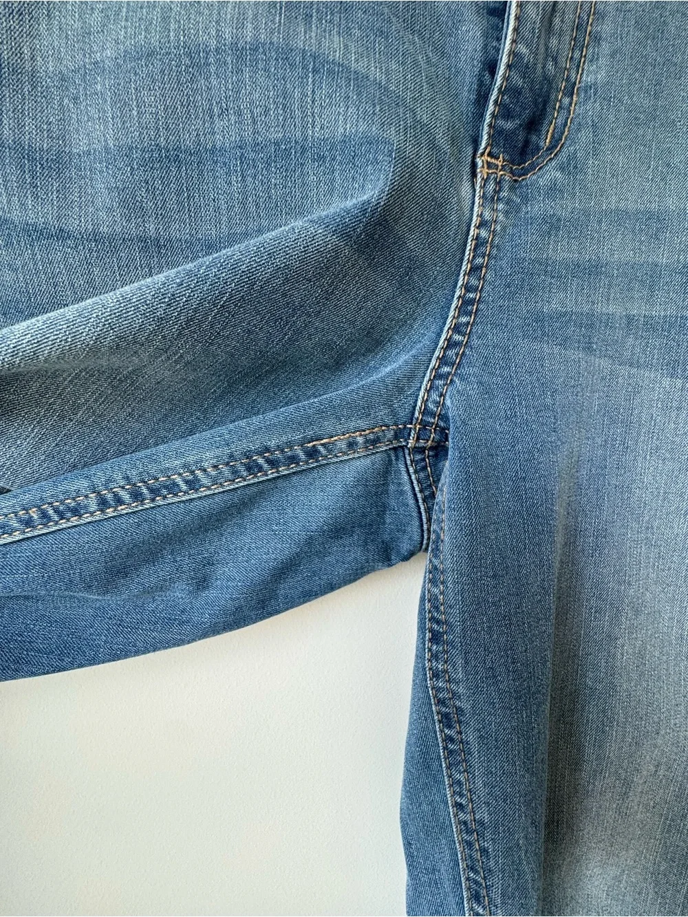 Seven7 Women’s Size 12 Cropped Jean Light Wash Stretch Denim Capri